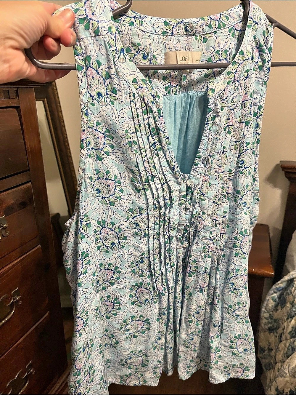 LOFT Floral blouse in Blue & White Like New